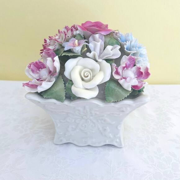 Porcelain Hand Painted Flower Bouquet Music Box Edelweiss Sound of Music 80085 - Picture 2 of 10